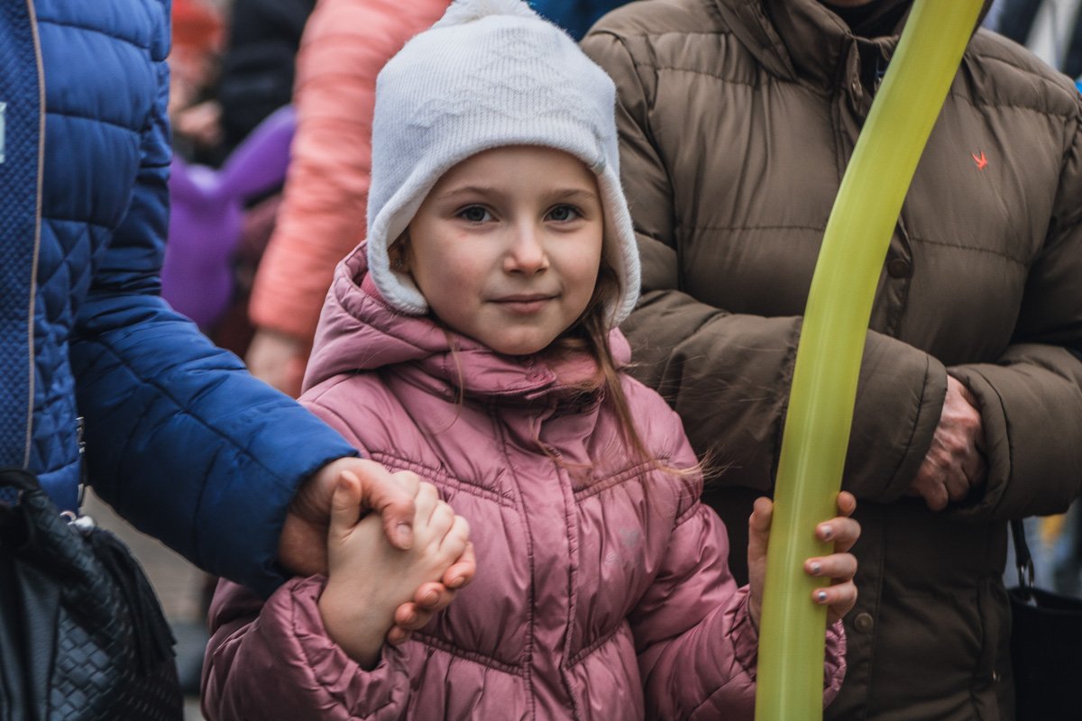 На празднике было много деток На празднике было много деток