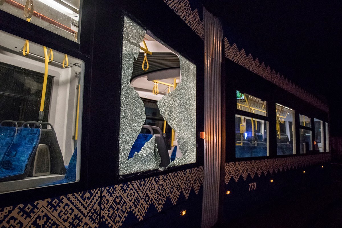 Водитель трамвая сразу не понял, что произошло, и не остановился