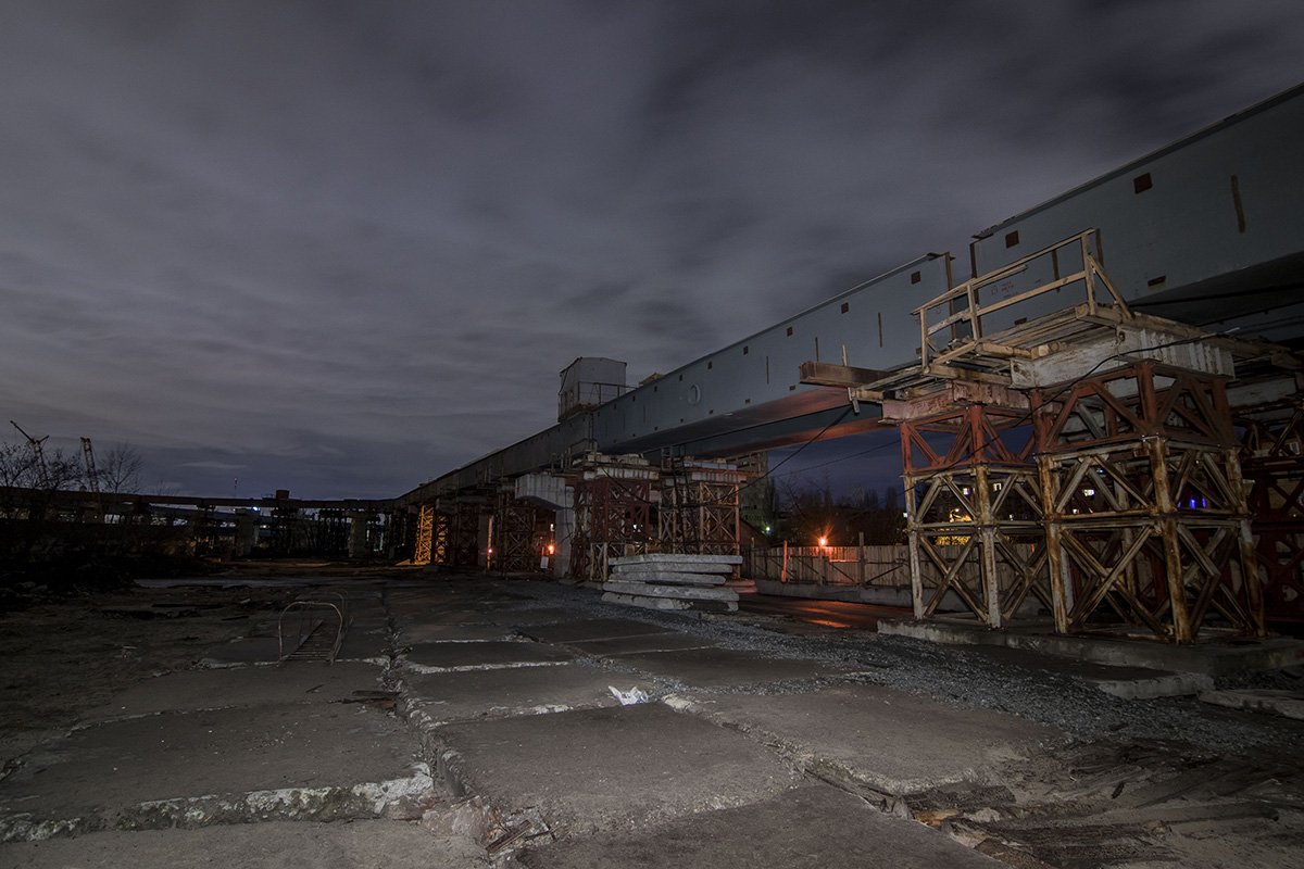 Ночью Подольско-Воскресенский мост выглядит совершенно по-новому