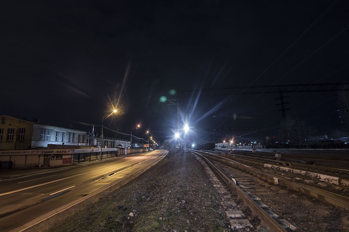 Через Рыбальский остров часто проходят товарняки