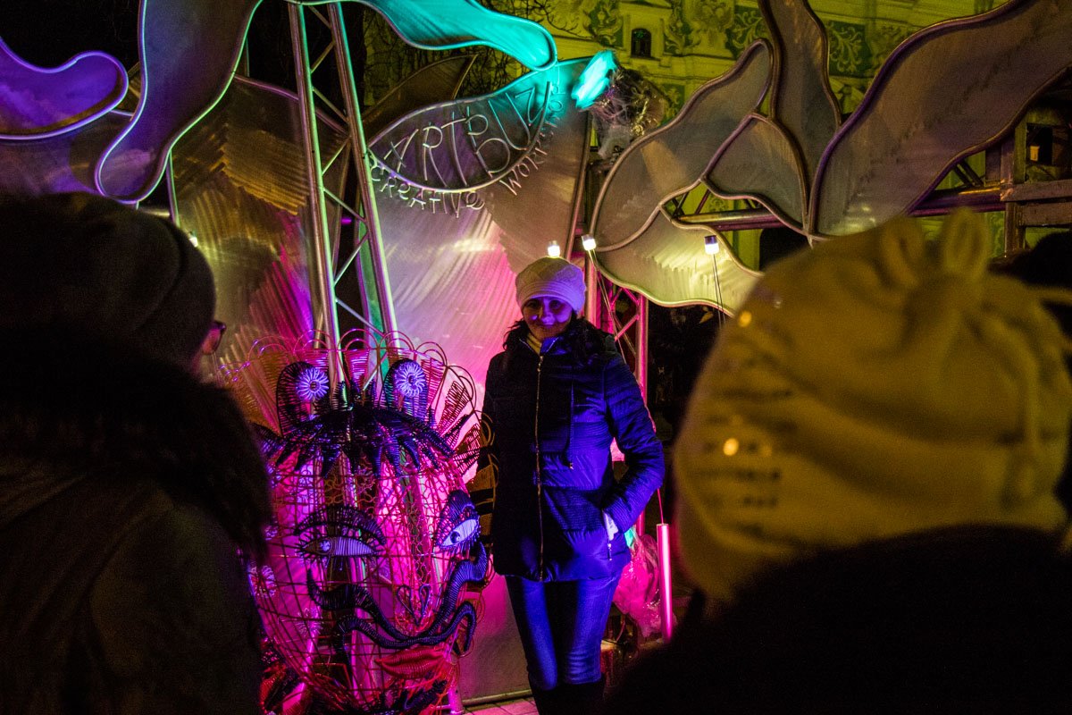 Праздник в этом году удался - Софийскую площадь уже посетили несколько тысяч человек Праздник в этом году удался - Софийскую площадь уже посетили несколько тысяч человек