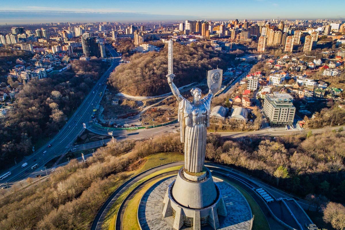 Высота Родины-мать 102 метра