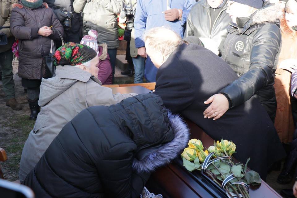 Прощание с правозащитницей проходит очень эмоционально Прощание с правозащитницей проходит очень эмоционально