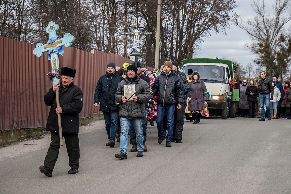 Провести Ноздровскую в последний путь пришли десятки людей
