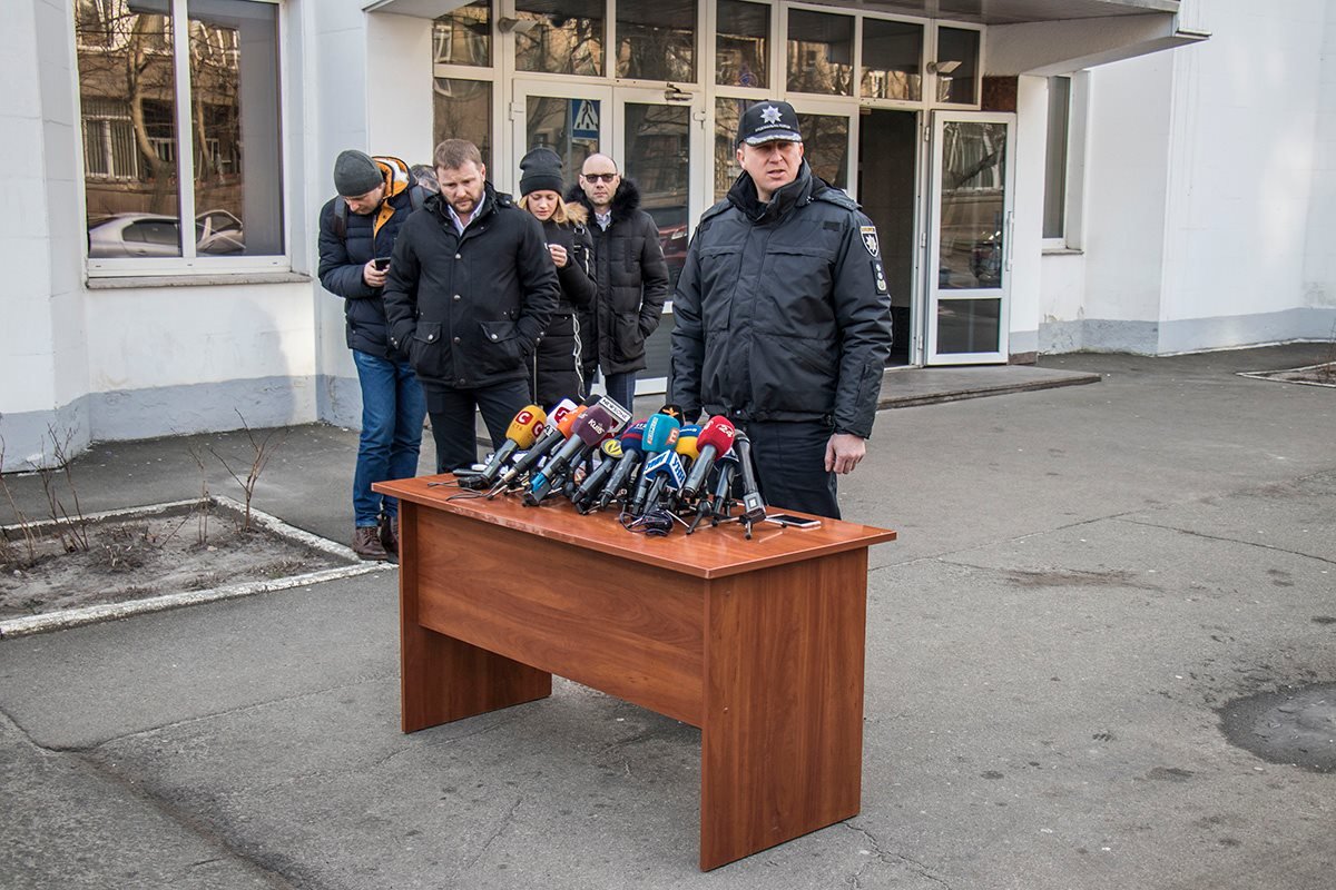Что касается записки, который задержанный якобы написал накануне задержания - полиции о ней ничего неизвестно Что касается записки, которую задержанный якобы написал накануне задержания - полиции о ней ничего не известно