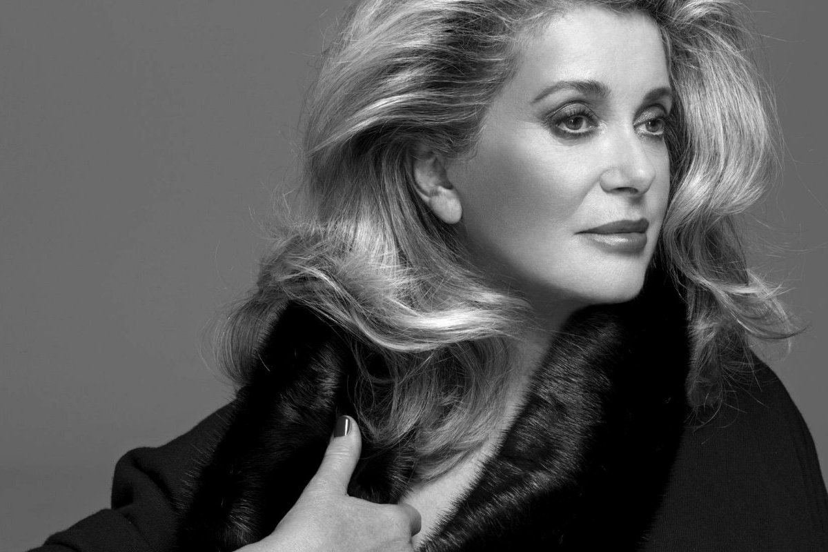 Катрин Денев утверждает, что настойчивые или бестактные ухаживания - не преступление Катрин Денев утверждает, что настойчивые или бестактные ухаживания - не преступление