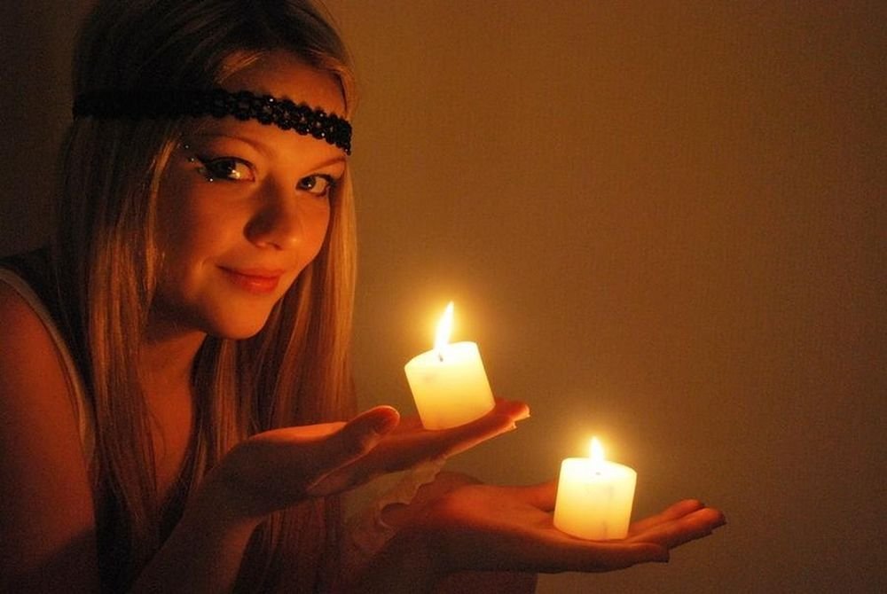 Узнать, когда выйдешь замуж можно с помощью свечей