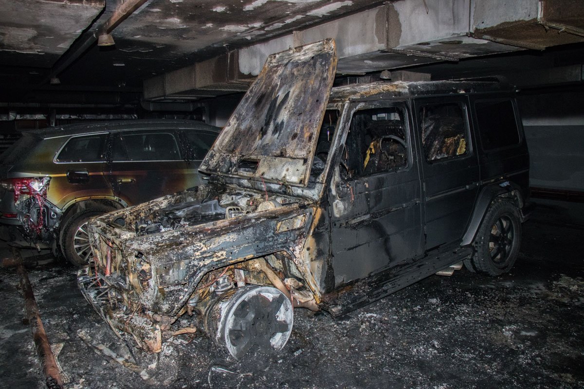 Это был автомобиль Mercedes Gelandewagen Это был автомобиль Mercedes Gelandewagen