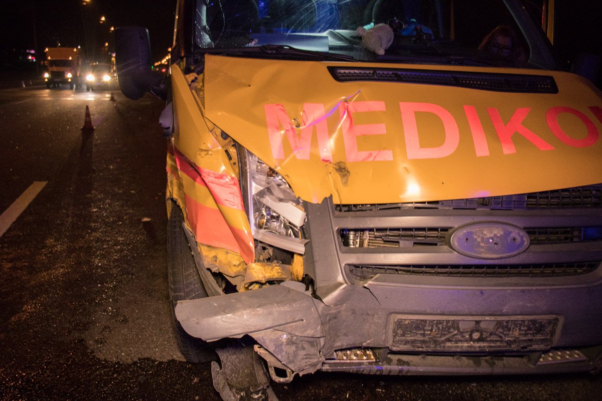 Медики "скорой" госпитализированы вместе со своими пациентами 