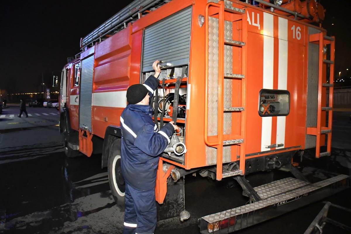 На место пожара выехали 8 единиц основной и специализированной техники На место пожара выехали 8 единиц основной и специализированной техники