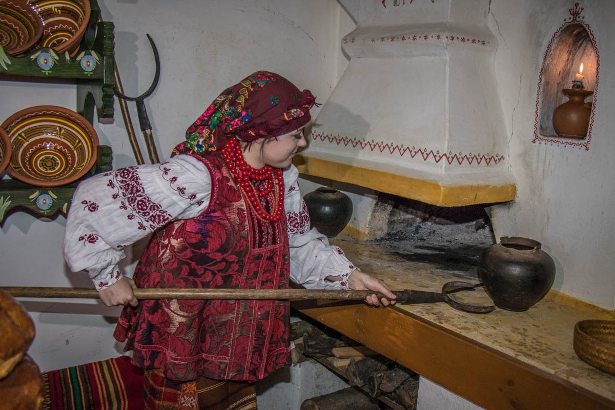 Последние приготовления к празднику