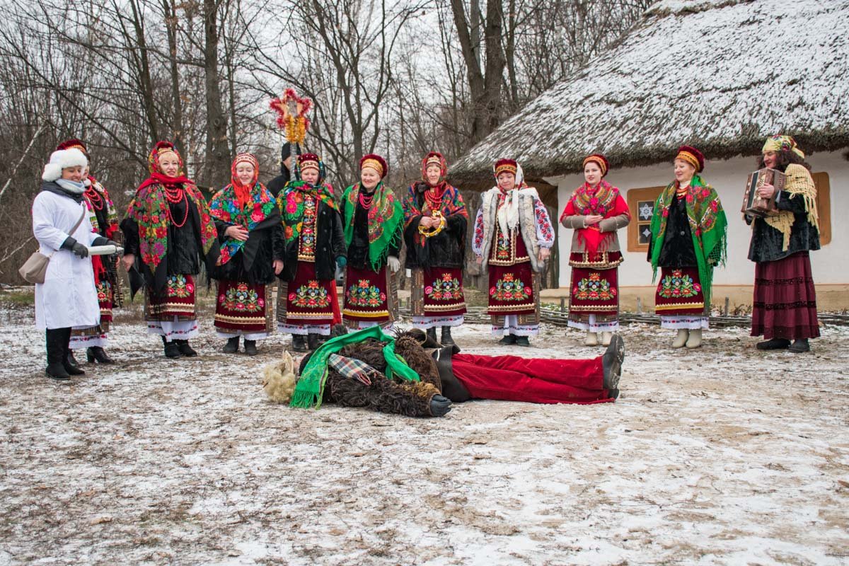 Но потом с песней умирает 