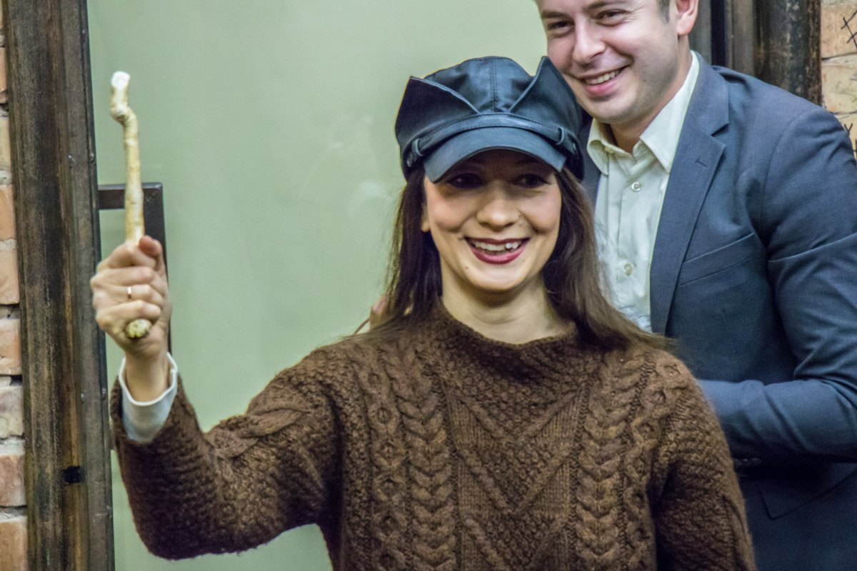 Евгения Чуприна и ее заслуженный приз зрительских симпатий - хрен Евгения Чуприна и ее заслуженный приз зрительских симпатий - хрен