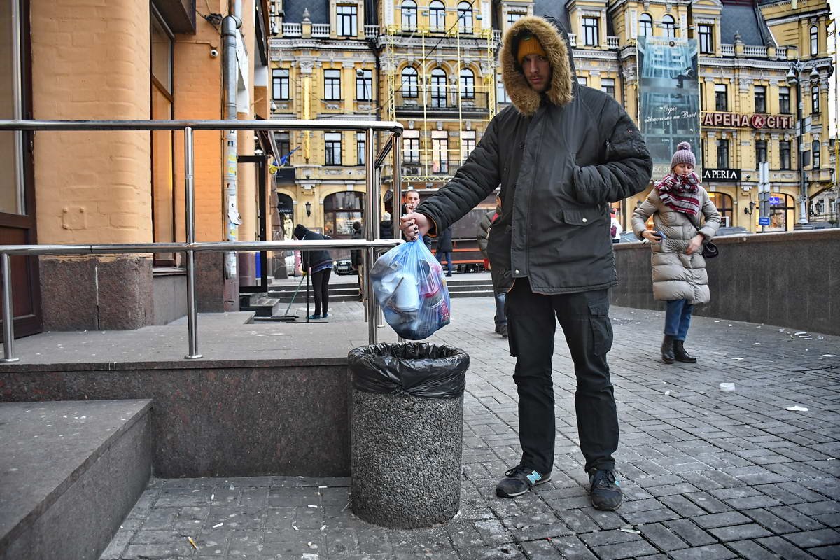 Подстава 80 "левела": вынеси мусор "друга" на Старый Новый год