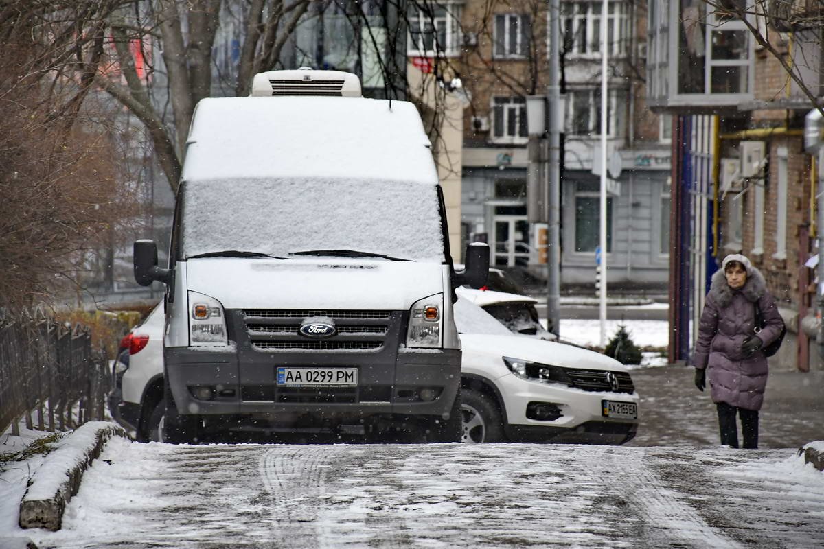 Все утро в Киеве шел снег
