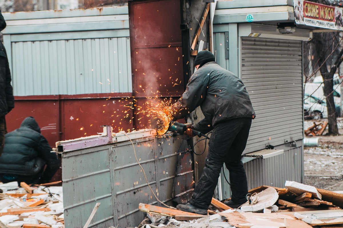 МАФ рушили с помощью болгарок