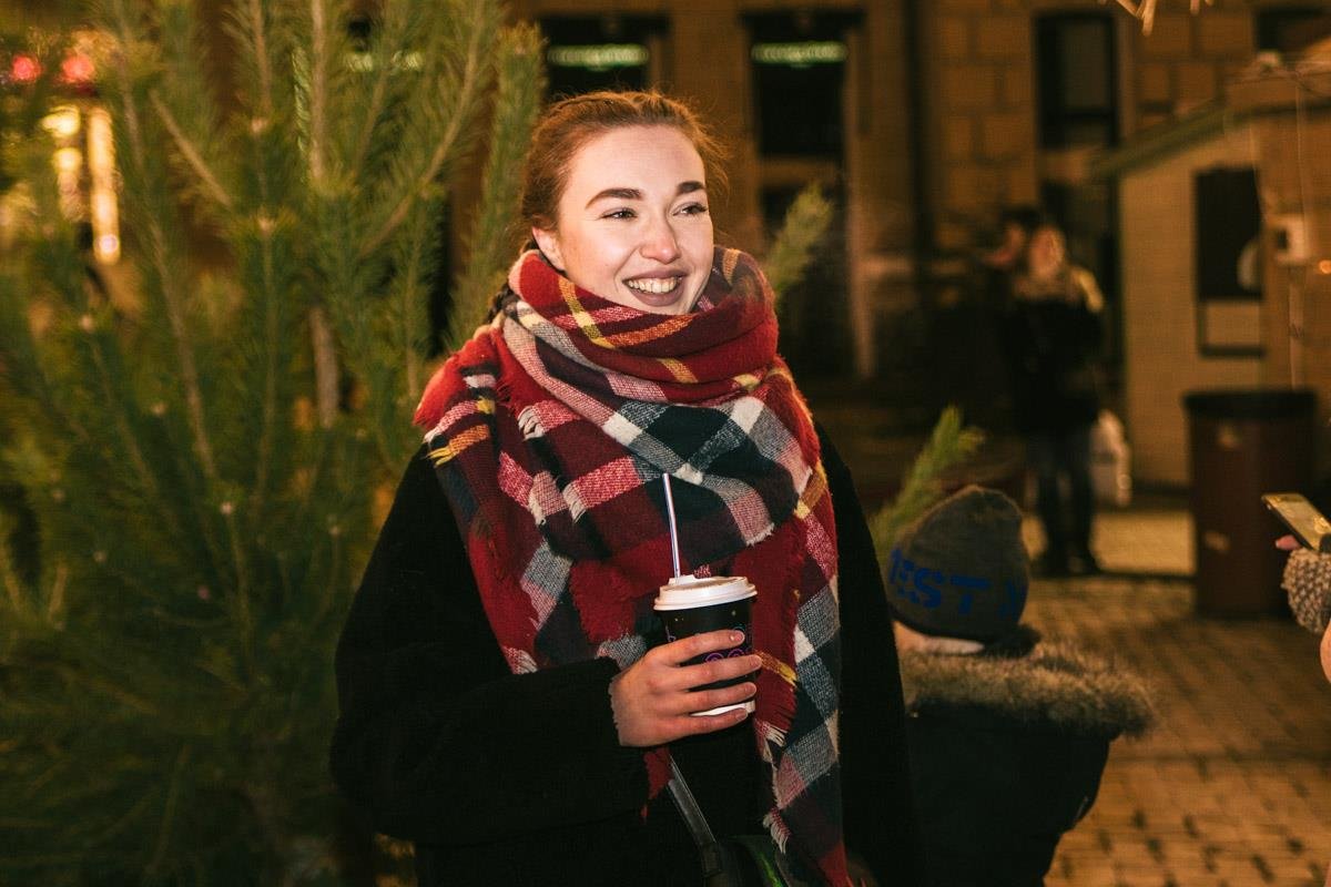 На холоде многие согреваются горячими напитками На холоде многие согреваются горячими напитками