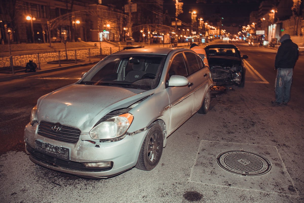 Водитель Uber не выдержал дистанцию и врезался в один из автомобилей Водитель Uber не выдержал дистанцию и врезался в один из автомобилей