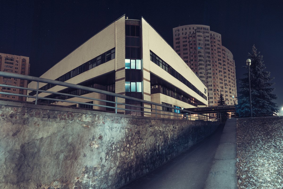 Районный почтамт ночью выглядит совсем непривычно