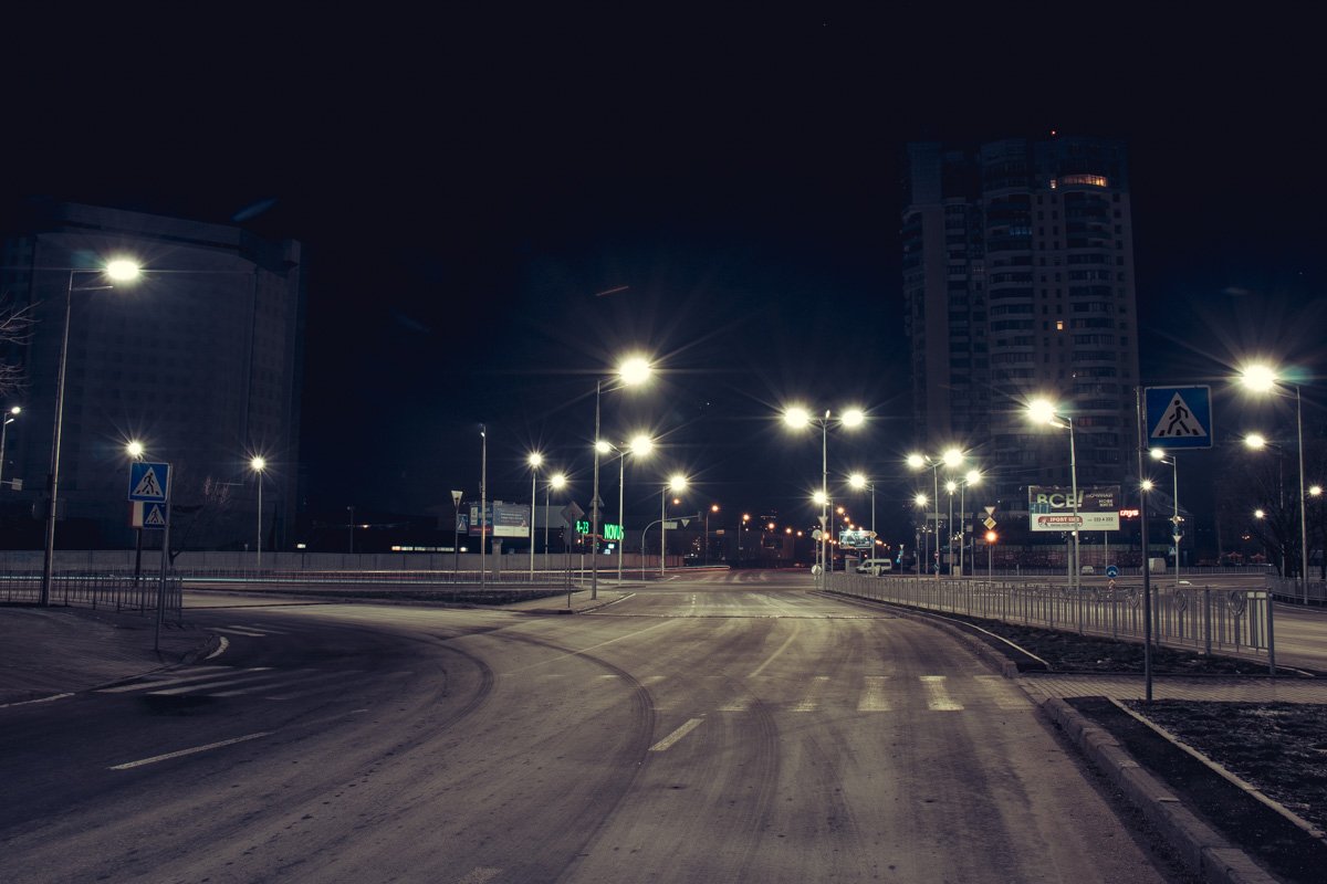 В ночное время суток город пустеет