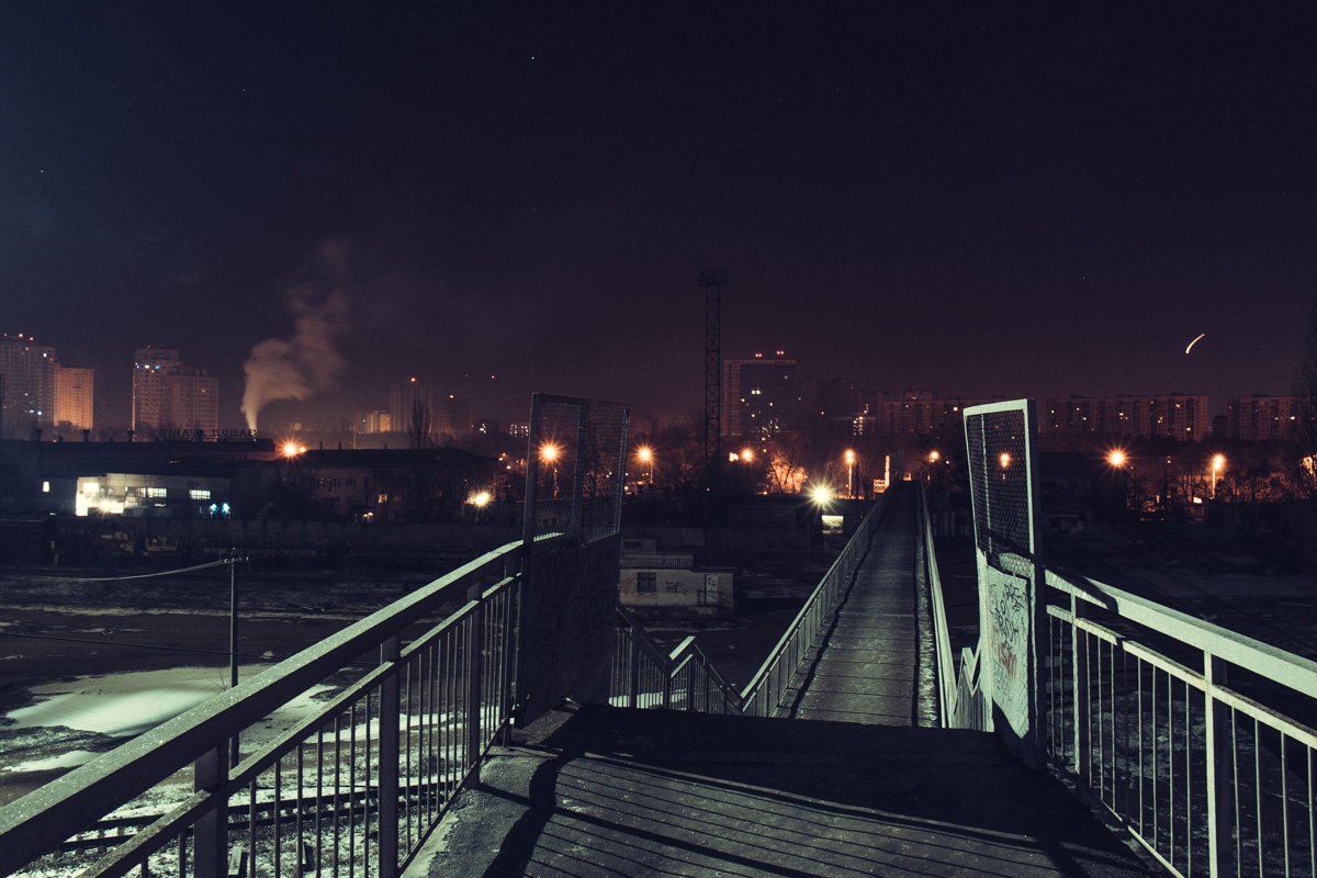 На мосту не встретишь ни души