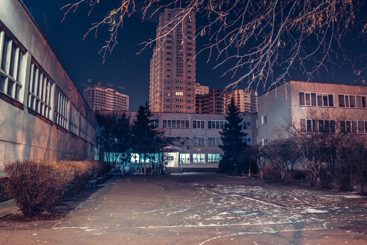 Уже через несколько часов школа наполнится детскими голосами