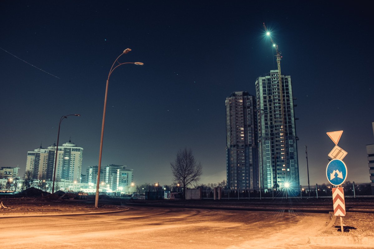 Без машин и людей жилмассив кажется совсем пустым