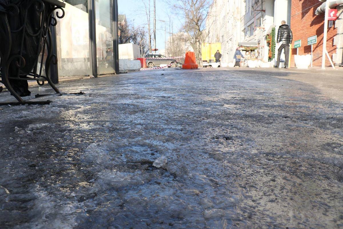 На улице Мазепы была повреждена труба диаметром 200 мм