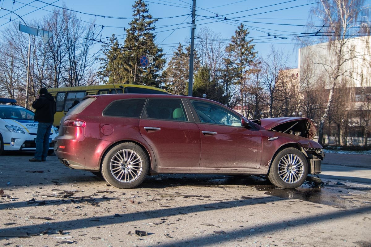 ДТП произошло на пересечении улиц Народного Ополчения и Смелянской ДТП произошло на пересечении улиц Народного Ополчения и Смелянской