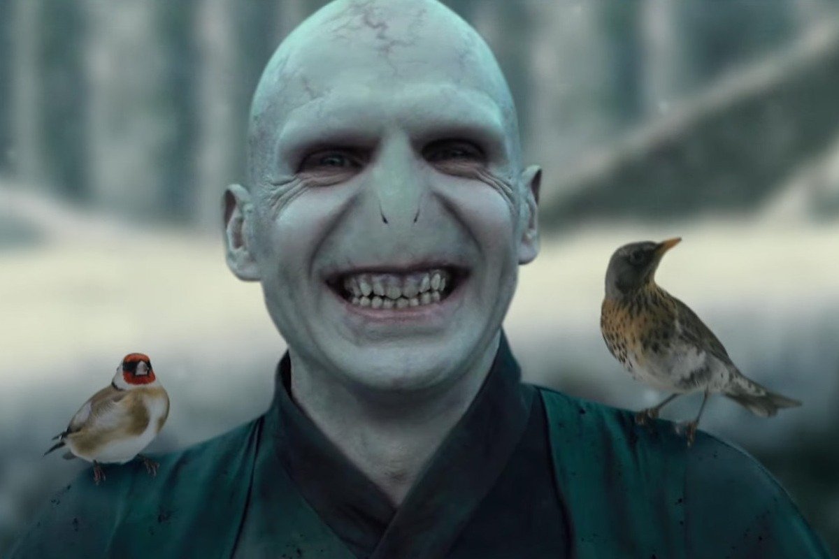 Картина рассказывает о детстве, отрочестве и юности волшебника Тома Реддла Картина рассказывает о детстве, отрочестве и юности волшебника Тома Реддла