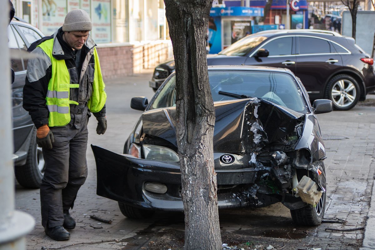 ДТП произошло на улице Саксаганского ДТП произошло на улице Саксаганского