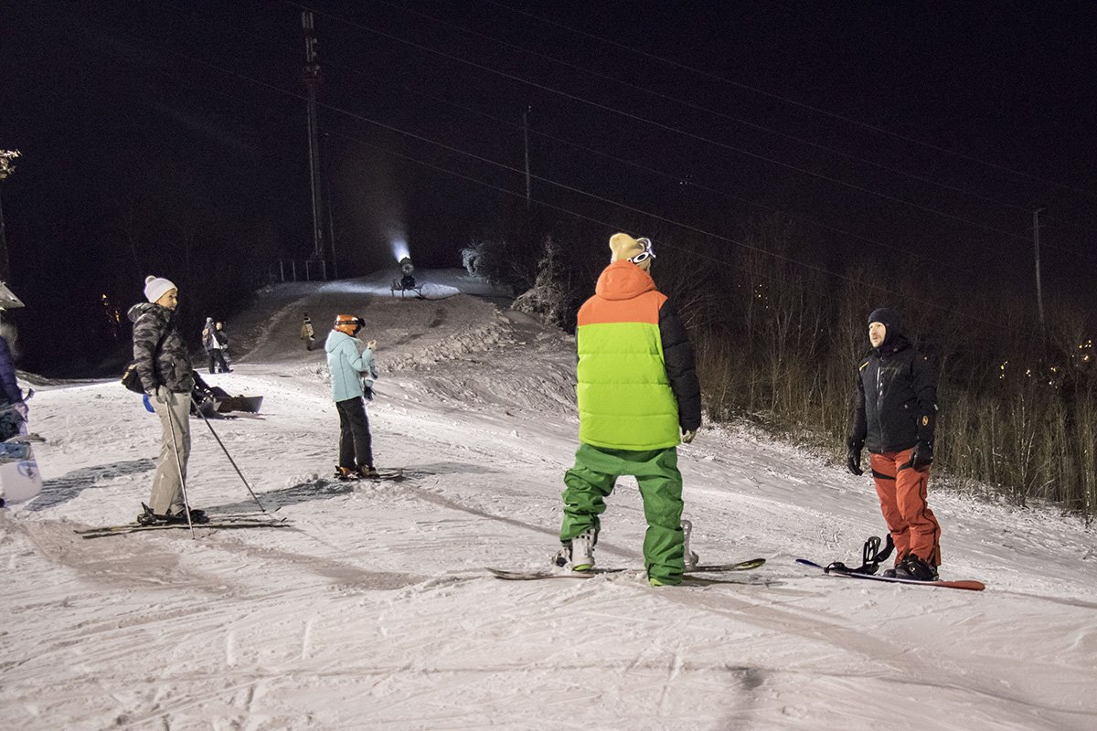 Несмотря на мороз, люди с удовольствием покоряют новые вершины Несмотря на мороз, люди с удовольствием покоряют новые вершины
