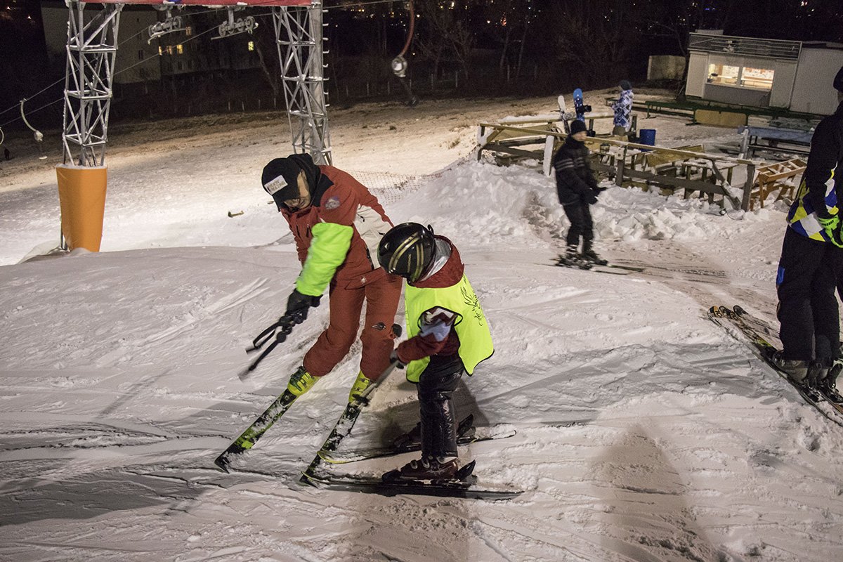 Первые успехи маленького лыжника Первые успехи маленького лыжника