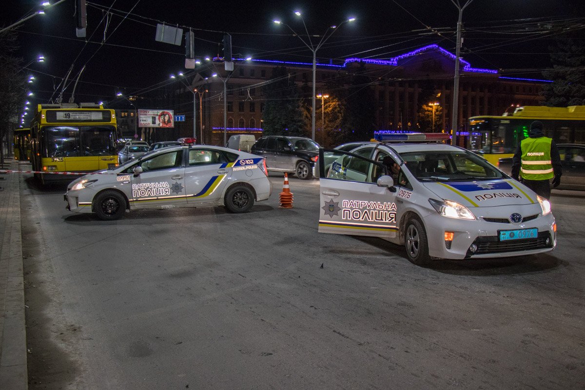 На место ДТП прибыли несколько бригад патрульной полиции На место ДТП прибыли несколько бригад патрульной полиции