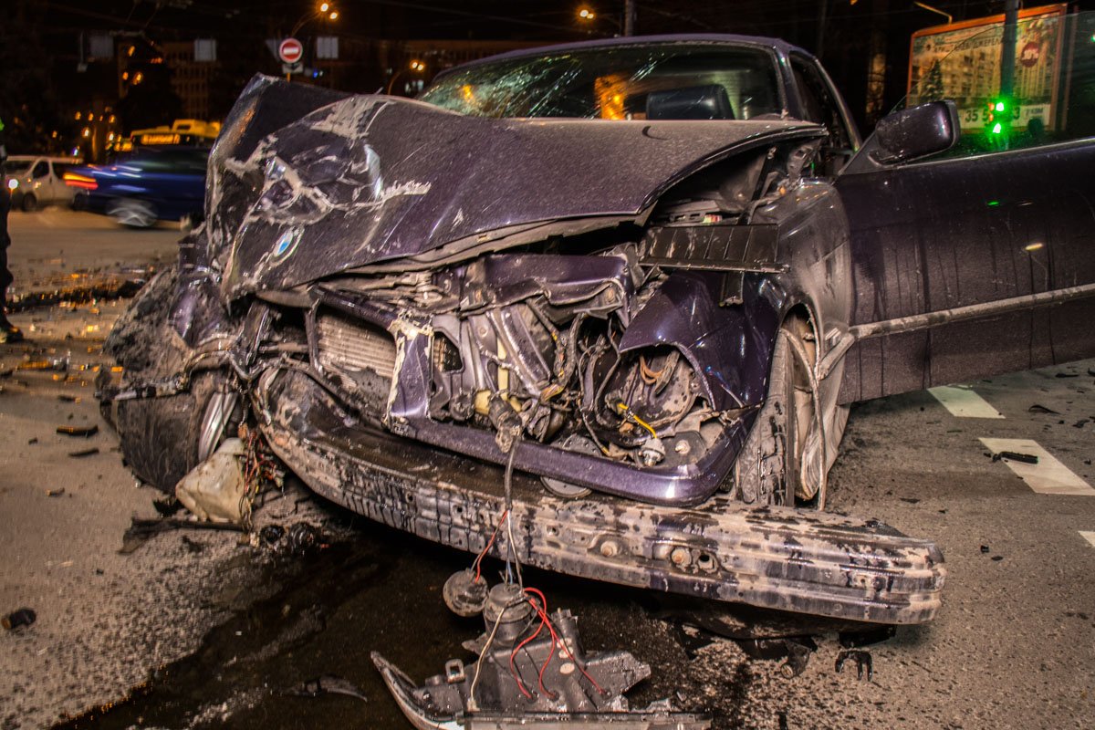 Каждой из машин "досталось" после столкновения Каждой из машин "досталось" после столкновения