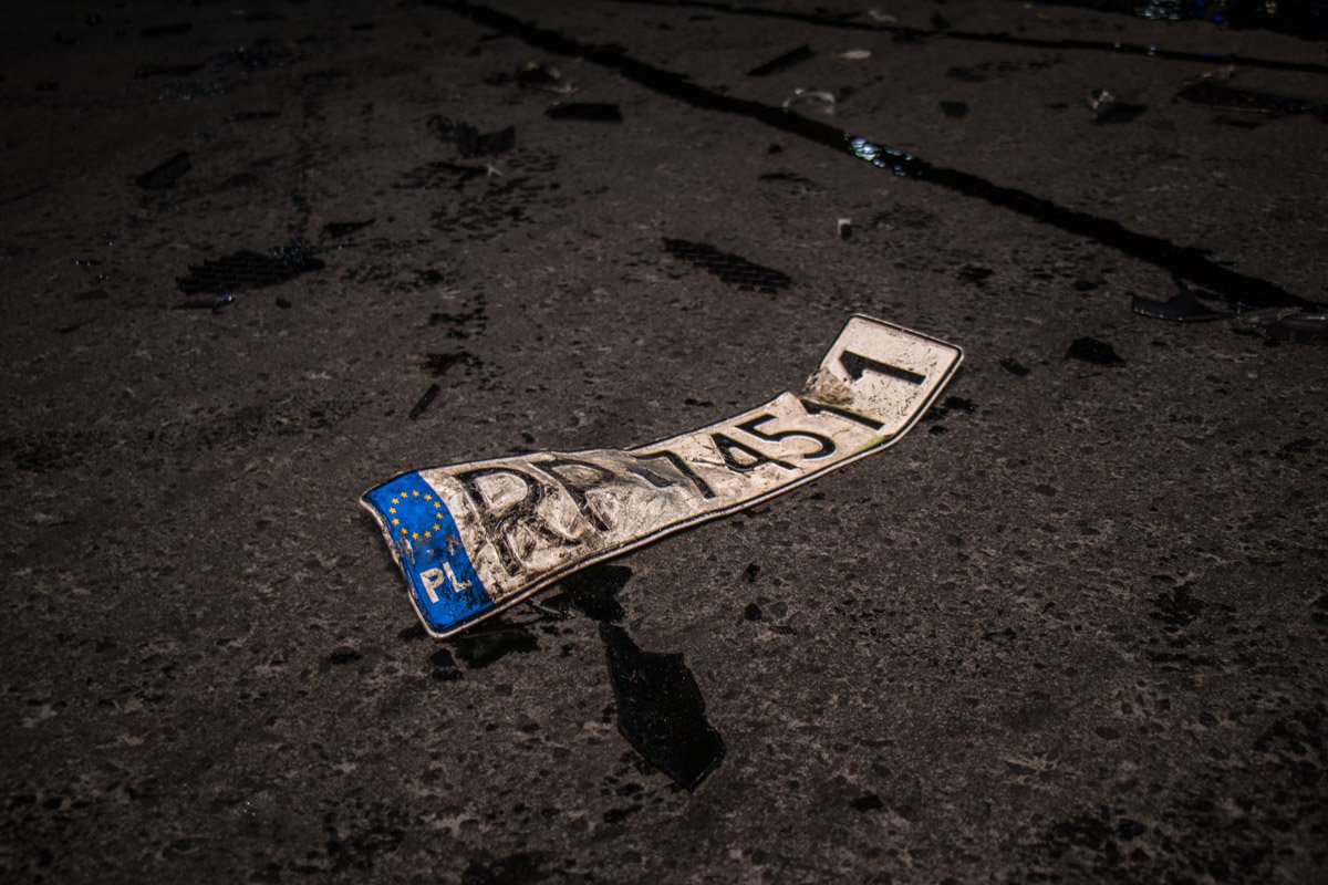 Удар был такой силы, что отлетели номерные знаки Удар был такой силы, что отлетели номерные знаки