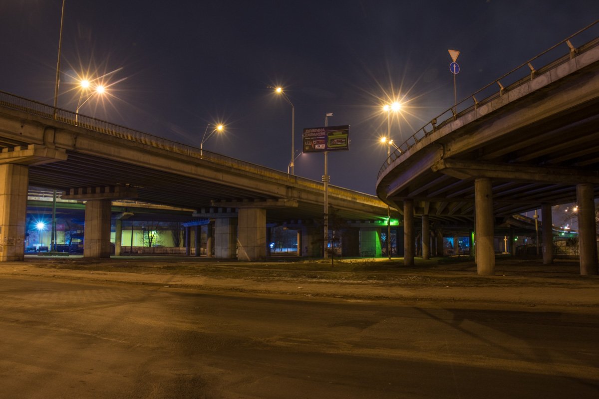 Город заснул и улицы его опустели Город заснул и улицы его опустели