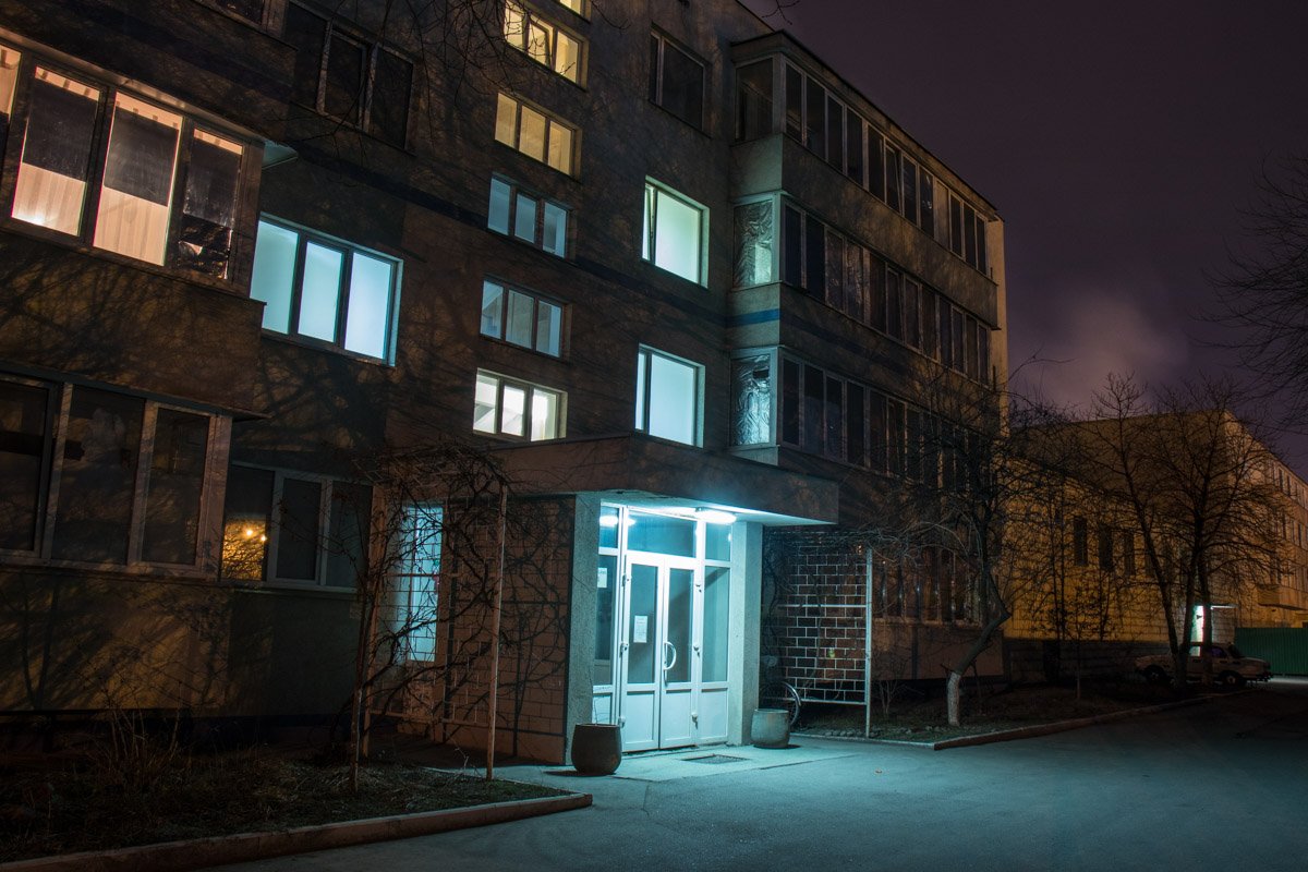 Все замерло до рассвета и ничего не нарушает спокойствия этого места Все замерло до рассвета и ничто не нарушает спокойствия этого места