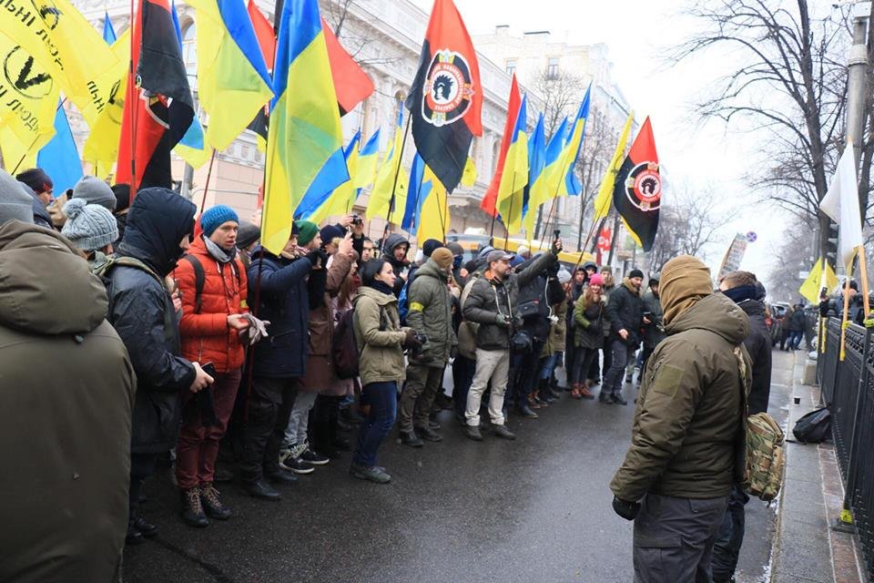 Реваншисты протестуют против принятия закона о реинтеграции Донбасса