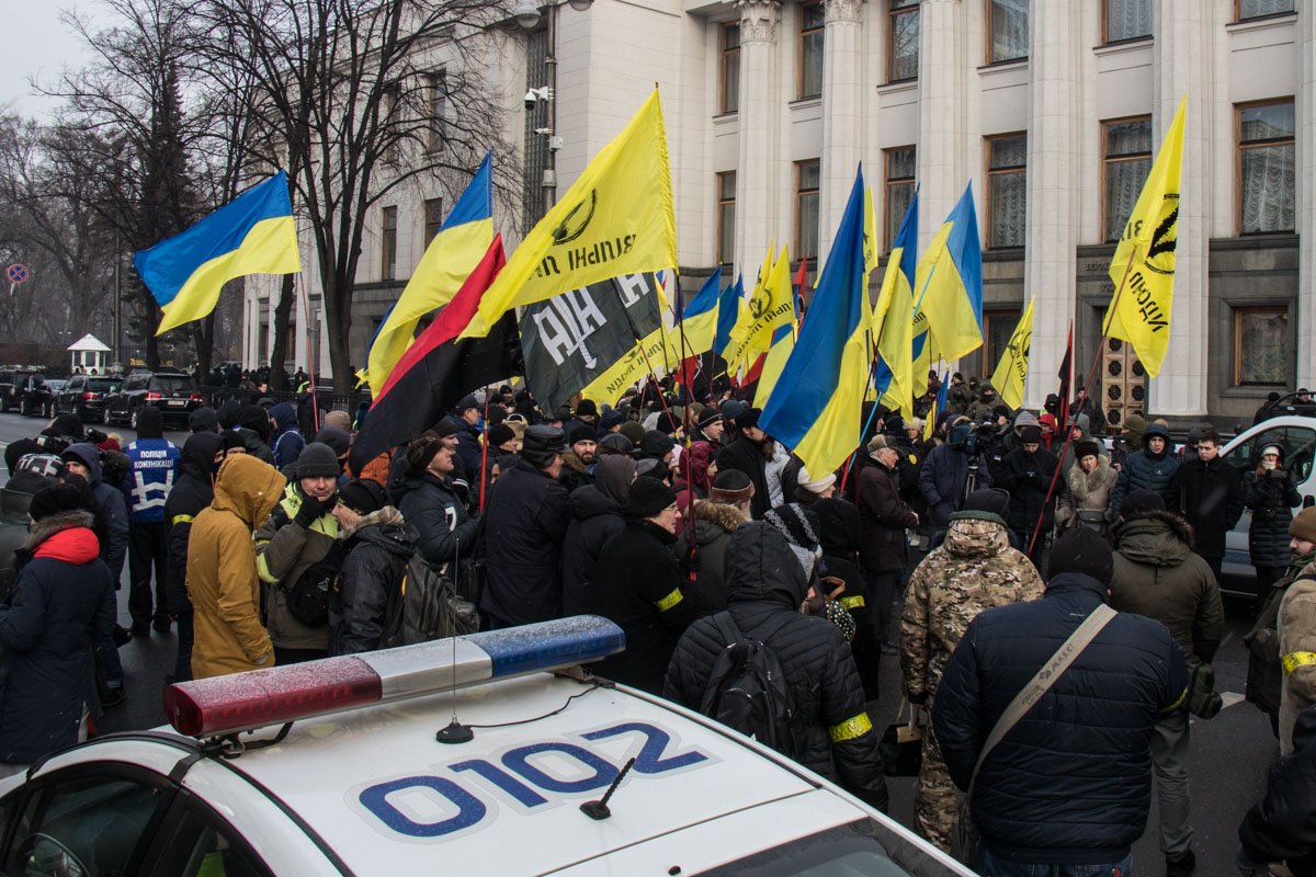 Участники митинга подготовили заявление на имя президента Участники митинга подготовили заявление на имя президента