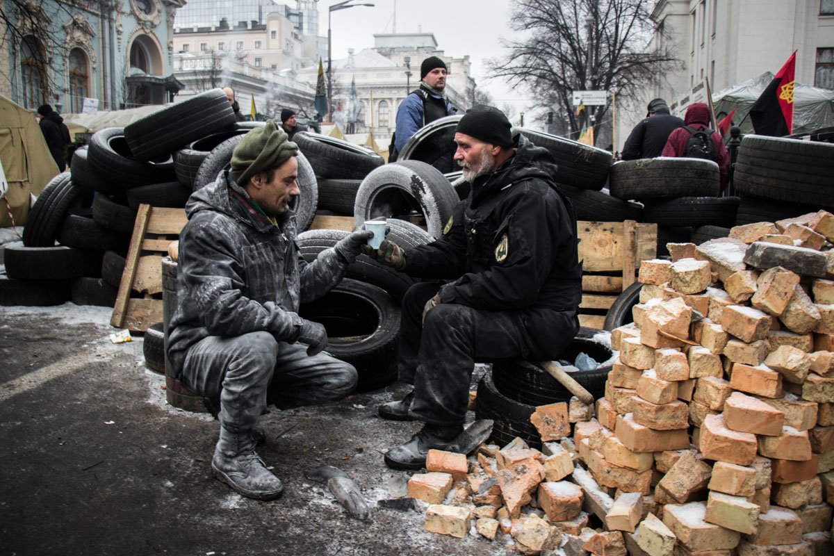 Во время потасовок силовики применили слезоточивый газ Во время потасовок силовики применили слезоточивый газ