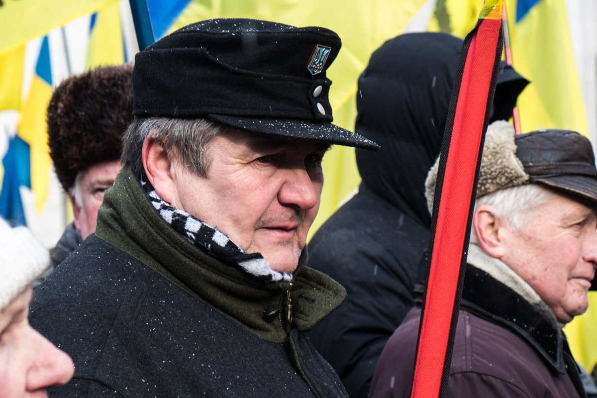 В колонне митингующих В колонне митингующих