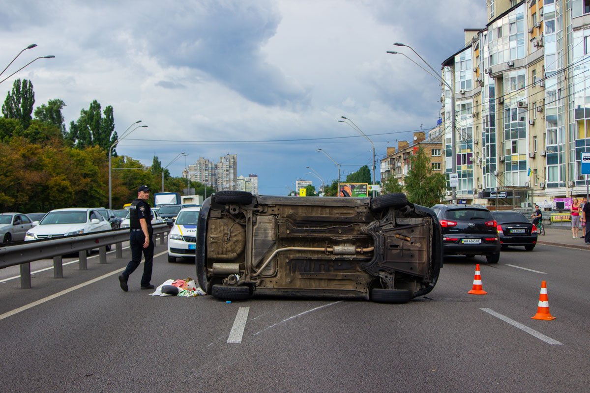 В результате аварии серьезно пострадал водитель Chevrolet