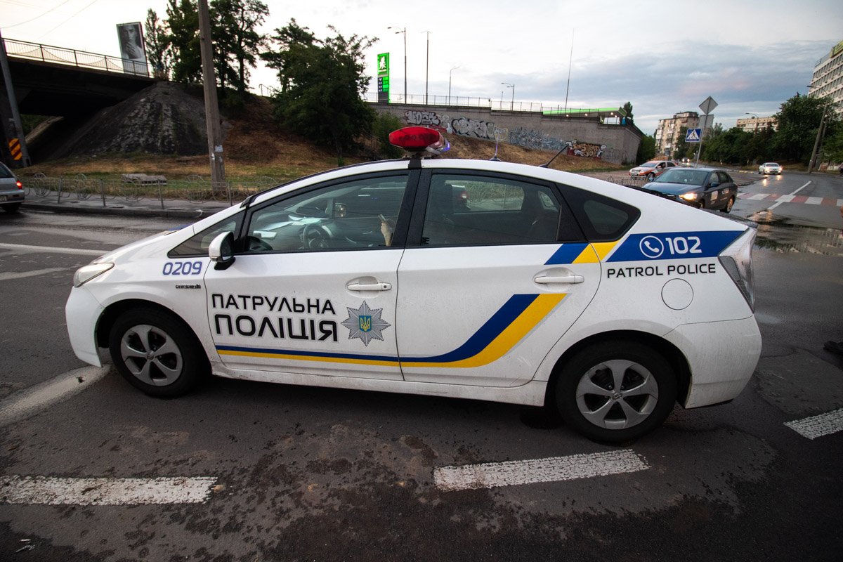 На месте работал экипаж патрульной полиции На месте работал экипаж патрульной полиции