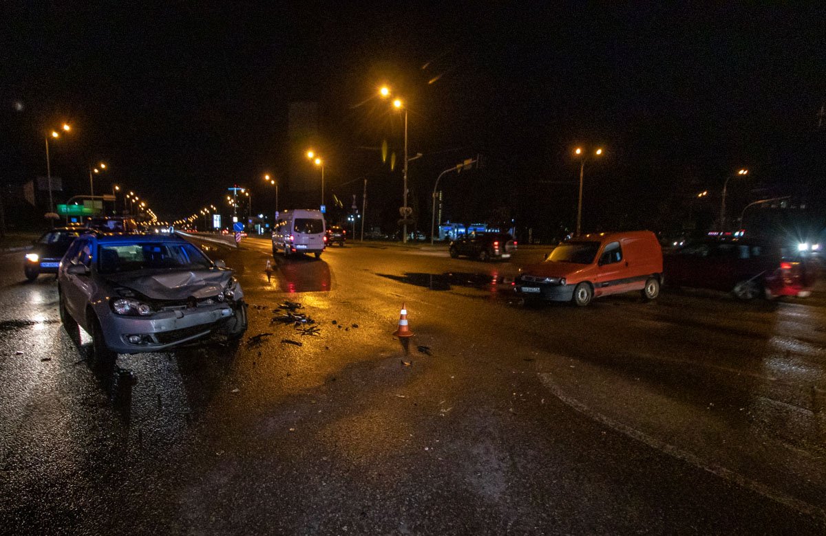 Одной из причин аварии стал неработающий светофор, который снесли в другом ДТП