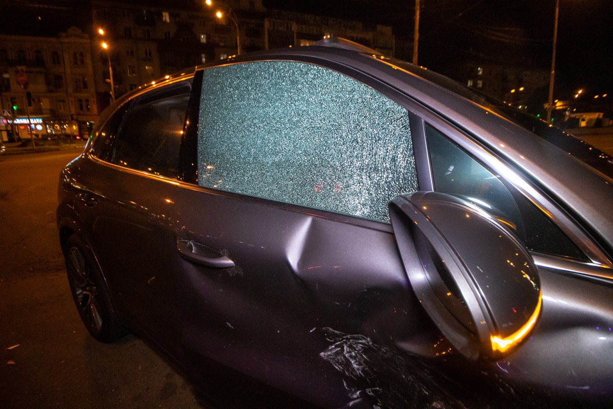 Таксист пытался проскочить на красный