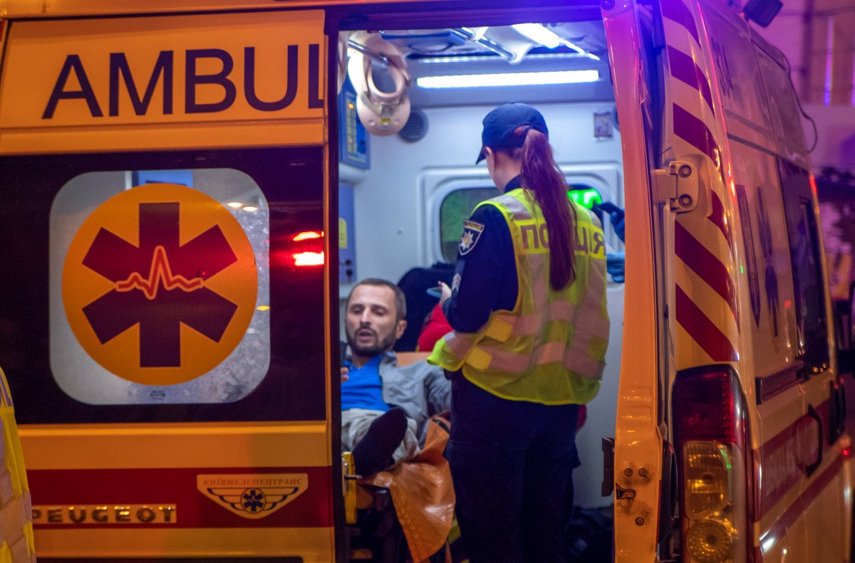 Таксист пытался проскочить на красный