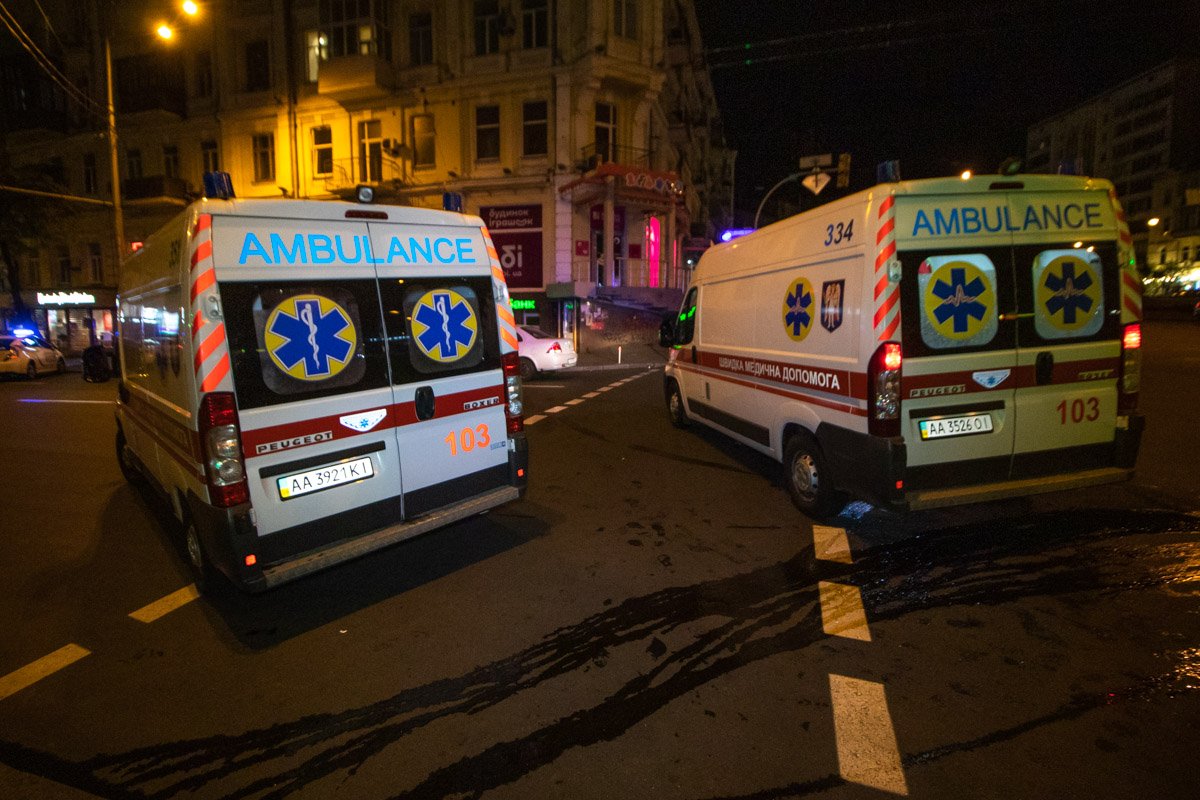 На месте работал экипаж патрульной полиции, две"скорых" и следственно-оперативная группа