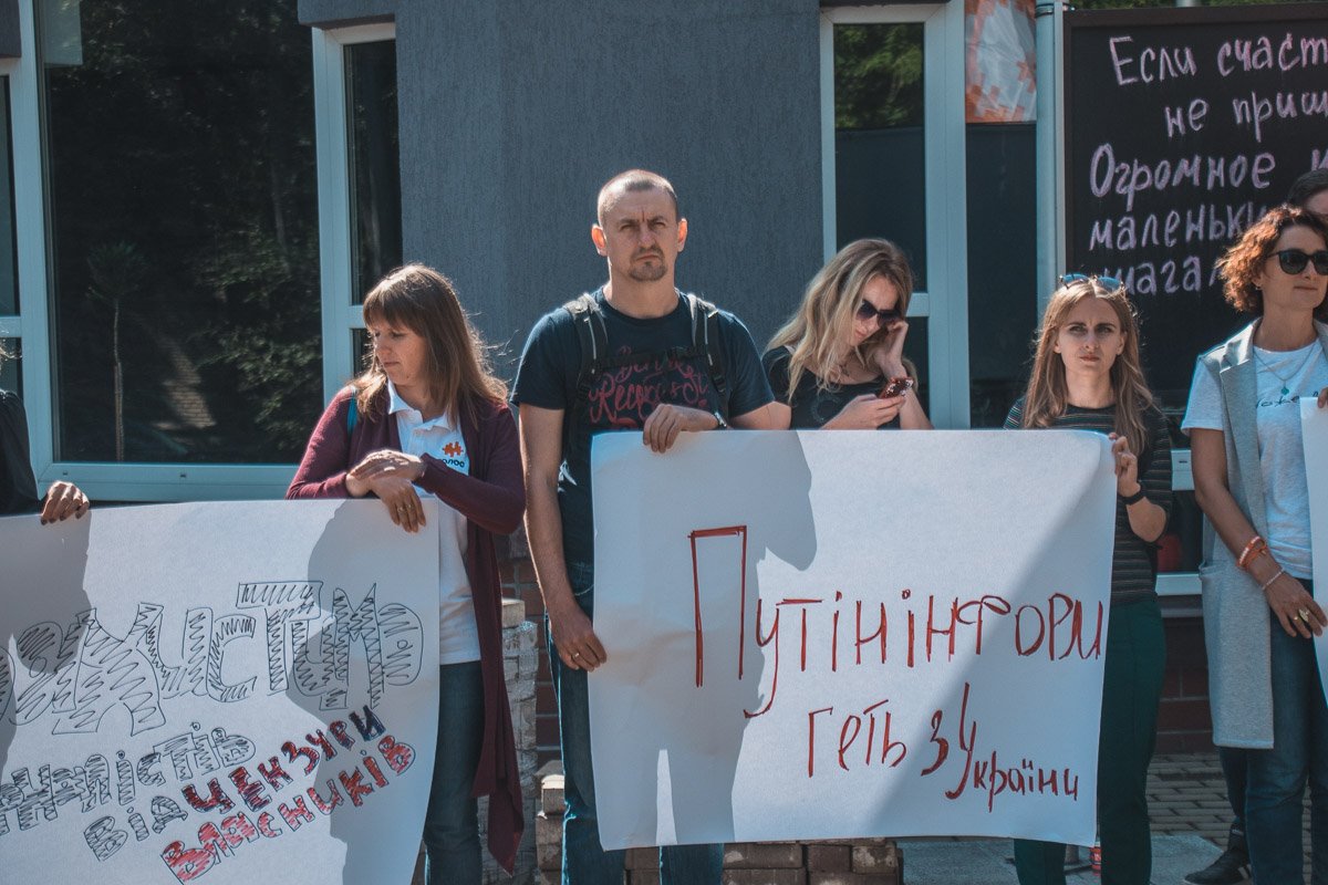 Политические деятели уверены, что цель таких действий - провести в парламент как можно больше пророссийских депутатов Политические деятели уверены, что цель таких действий - провести в парламент как можно больше пророссийских депутатов