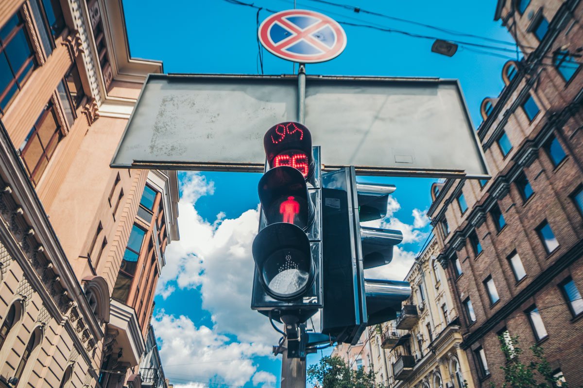 А вот светофоры работают исправно 